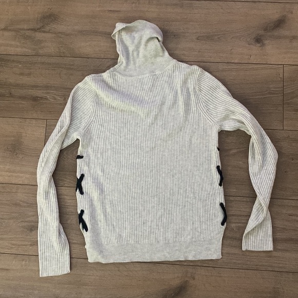 John + Jenn Gray Turtleneck Side Tied Ribbed Sweater size XS - Picture 5 of 5